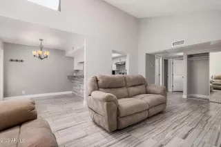 Photo #5: 6840873 Listing 