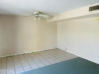 Photo #6: 6841237 Listing 