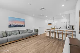 Photo #2: 6841309 Listing 