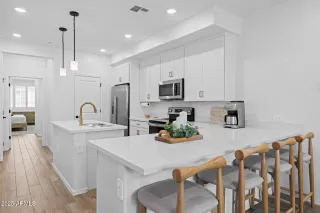 Photo #6: 6841309 Listing 