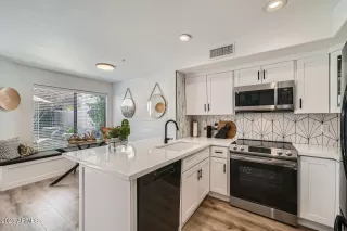 Photo #4: 6841722 Listing