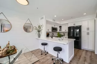 Photo #5: 6841722 Listing