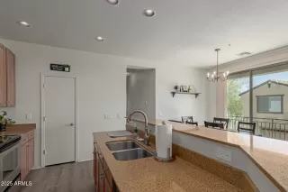 Photo #1: 6841817 Listing 