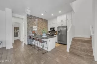 Photo #3: 6841963 Listing 