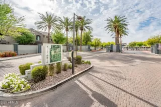 Photo #3: 6842128 Listing