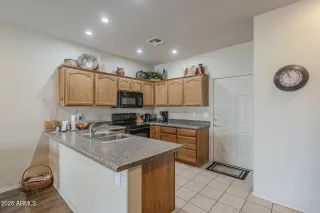 Photo #3: 6842185 Listing