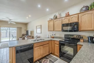 Photo #4: 6842185 Listing