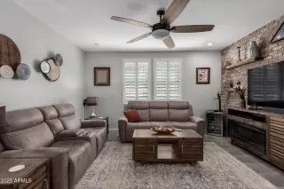 Photo #5: 6842368 Listing