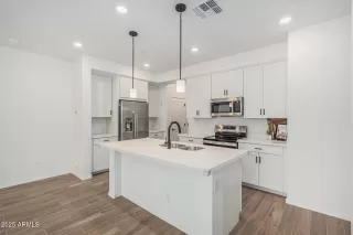 Photo #6: 6842482 Listing 