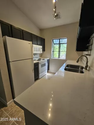 Photo #6: 6842792 Listing