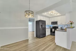 Photo #4: 6842820 Listing