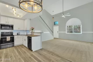 Photo #5: 6842820 Listing