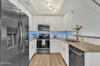 Photo #6: 6842820 Listing