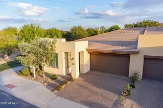 Photo #6: 6842914 Listing