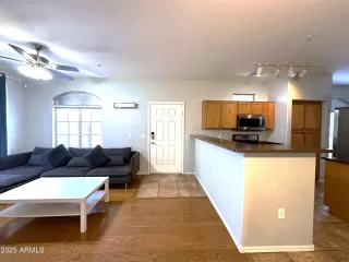 Photo #5: 6842932 Listing 