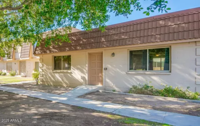 MLS: 6843007 Condo For Sale