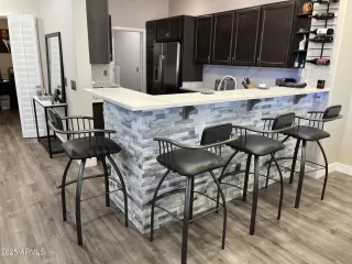 Photo #5: 6843140 Listing