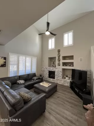 Photo #6: 6843140 Listing