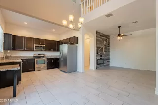 Photo #4: 6843310 Listing