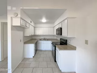 Photo #5: 6843467 Listing 