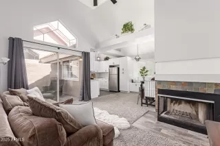 Photo #5: 6843803 Listing