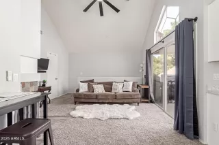 Photo #6: 6843803 Listing