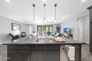 Photo #2: 6843886 Listing