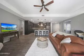 Photo #5: 6843886 Listing