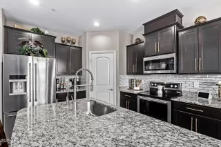 Photo #6: 6843926 Listing