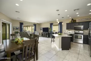 Photo #3: 6843983 Listing