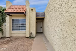 Photo #4: 6844165 Listing