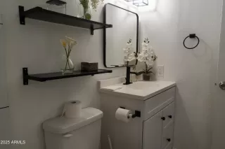 Photo #5: 6844315 Listing