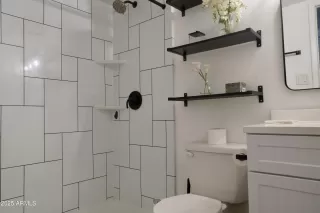 Photo #6: 6844315 Listing