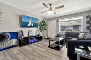 Photo #3: 6844355 Listing