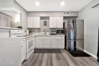 Photo #4: 6844355 Listing