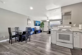 Photo #5: 6844355 Listing