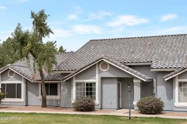 MLS: 6844404 Condo For Sale