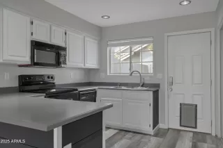 Photo #5: 6844404 Listing