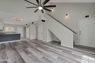 Photo #6: 6844404 Listing