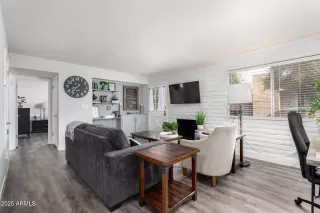 Photo #3: 6844438 Listing