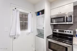 Photo #5: 6844438 Listing