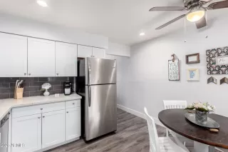 Photo #6: 6844438 Listing