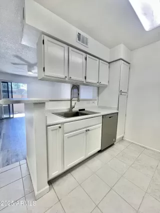 Photo #3: 6844681 Listing 