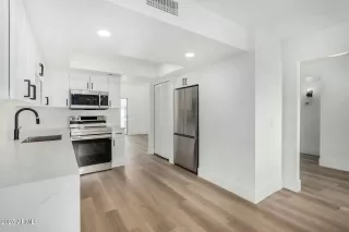 Photo #6: 6844750 Listing