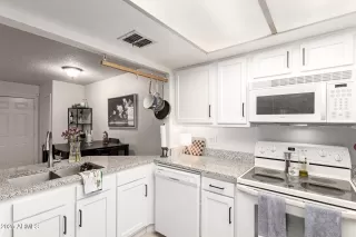 Photo #2: 6844831 Listing 