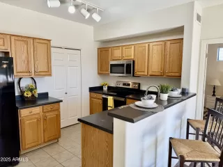 Photo #5: 6844984 Listing