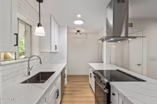 Photo #3: 6845433 Listing