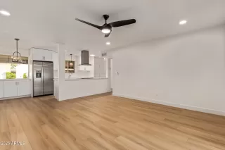 Photo #5: 6845433 Listing