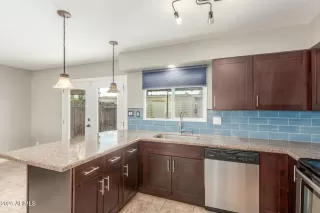 Photo #5: 6845559 Listing