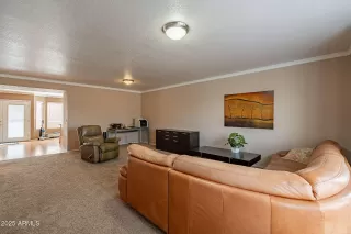 Photo #5: 6845836 Listing